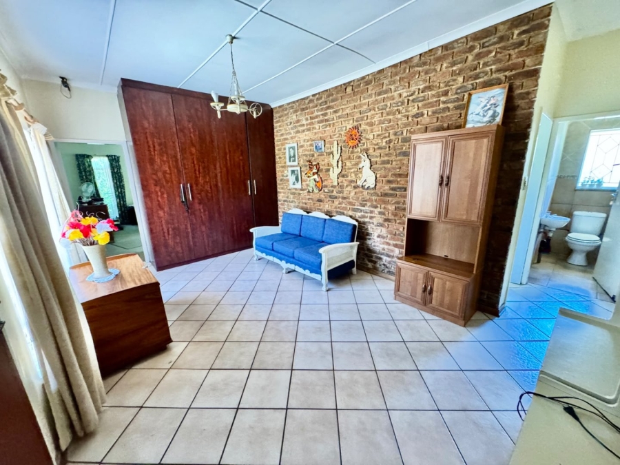 5 Bedroom Property for Sale in Potchefstroom North North West